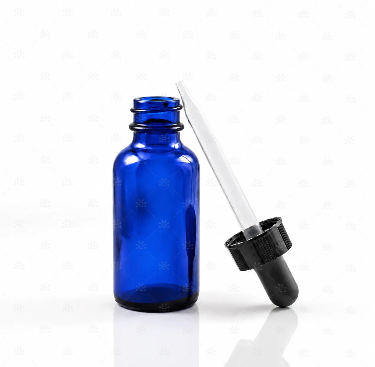 3-pakning med blå pipetteflasker i glass og svarte pipetter på hvit bakgrunn