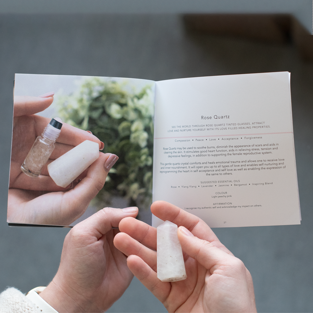 Earth’s Treasures gemstone & crystal mini guide (engelsk)