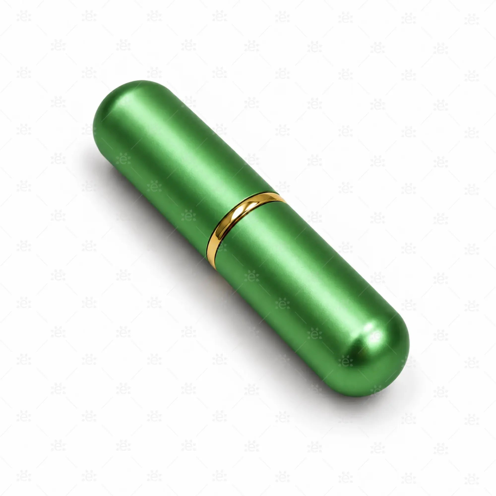 Lukket grønn neseinhalator i aluminium med elegant gullfarget ring på hvit bakgrunn