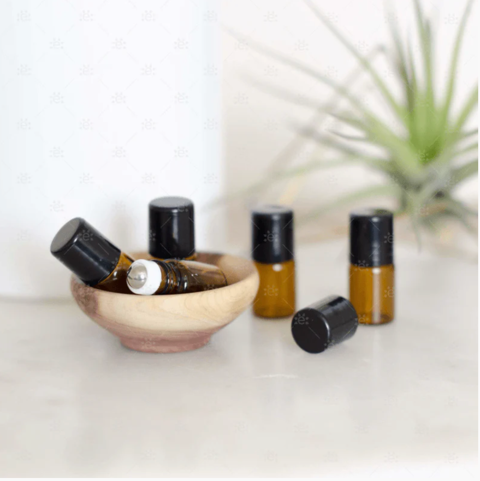 2 ml (5/8 dram) brune rollerflasker med kule i rustfritt stål og sort kork (5-pk)