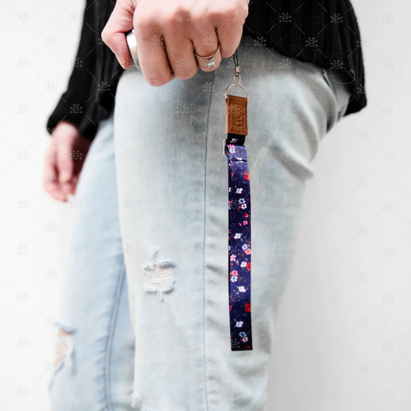 itovi lanyard bright bloom håndleddsstropp til itovi scanner i bruk