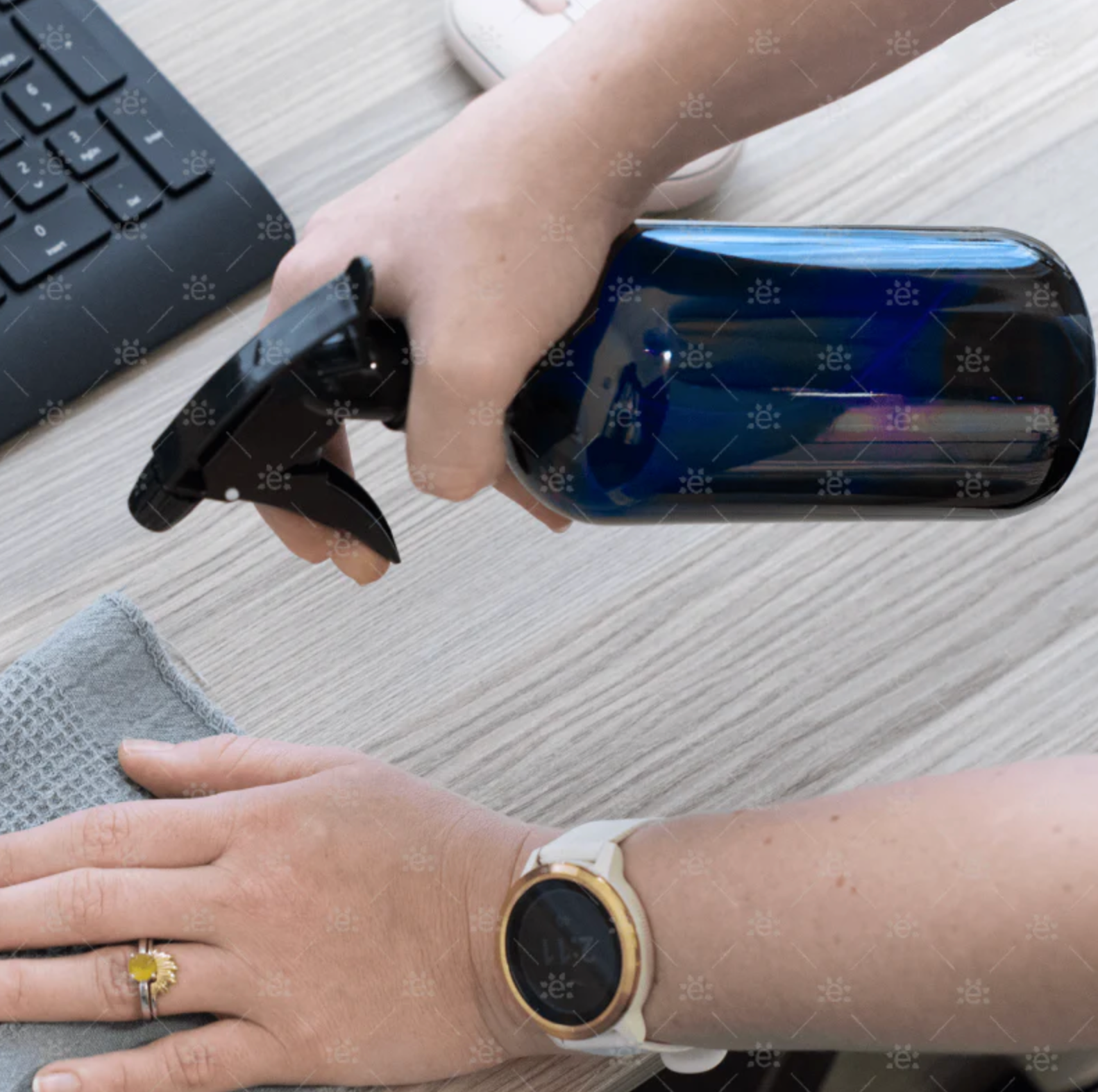 Blå glass sprayflaske 500 ml brukt til rengjøring